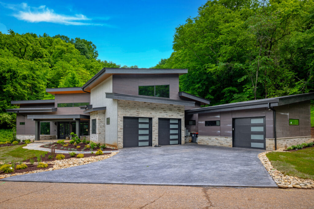 2055 River Oaks Drive | Louisville TN